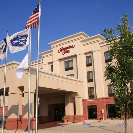 Hampton Inn Waterloo Bagian luar foto