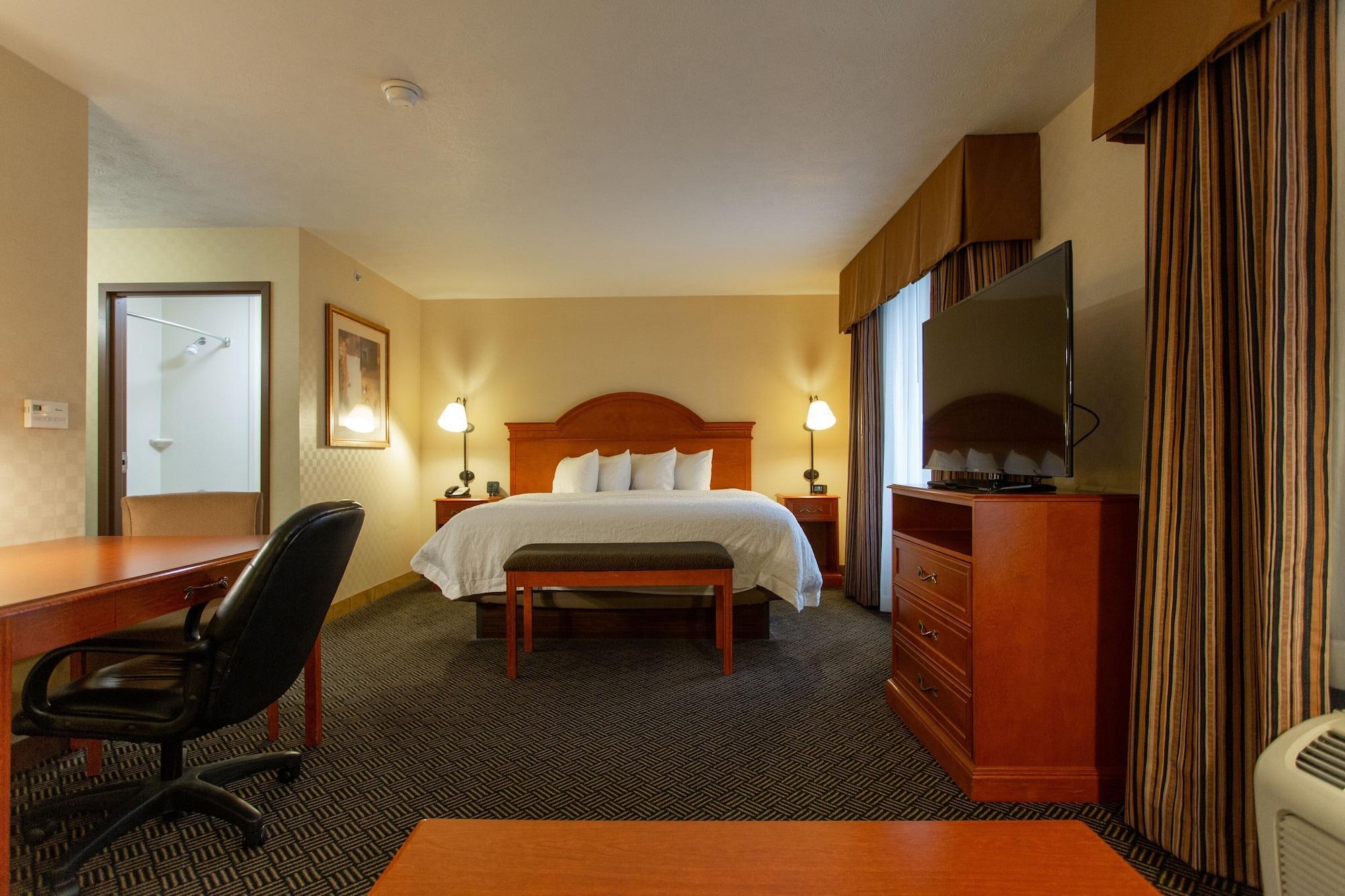 Hampton Inn Waterloo Bagian luar foto