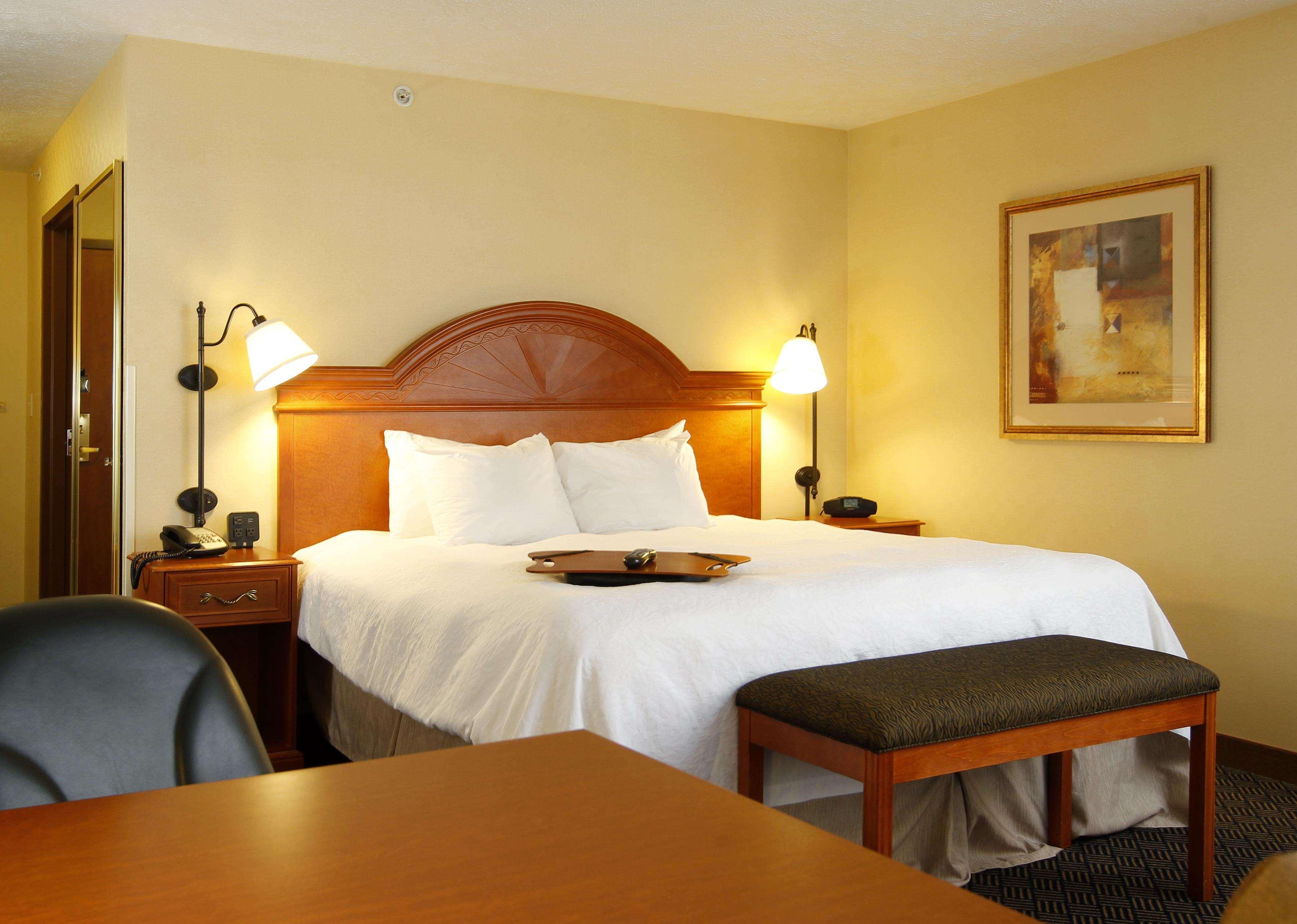 Hampton Inn Waterloo Bagian luar foto