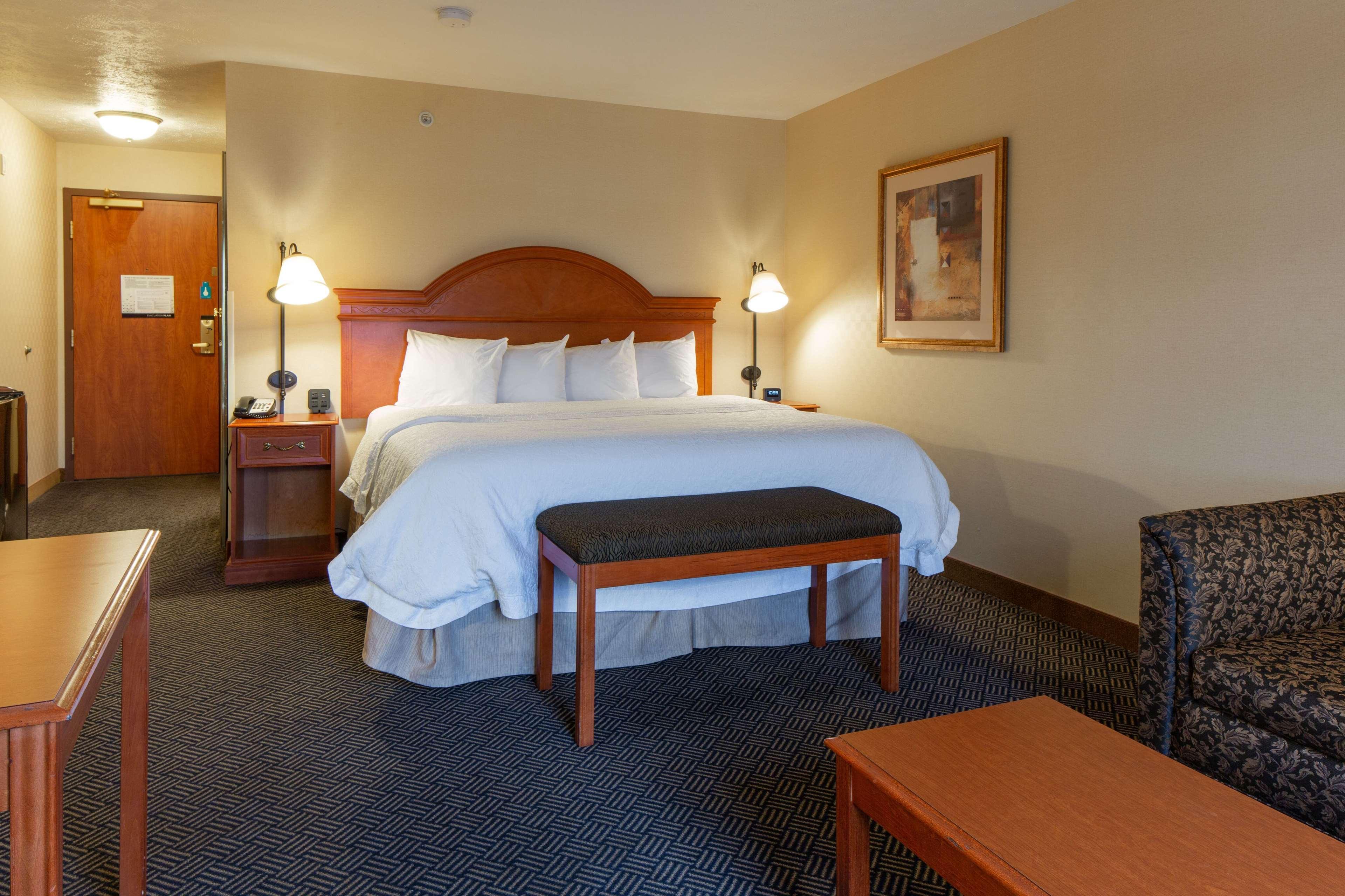 Hampton Inn Waterloo Bagian luar foto