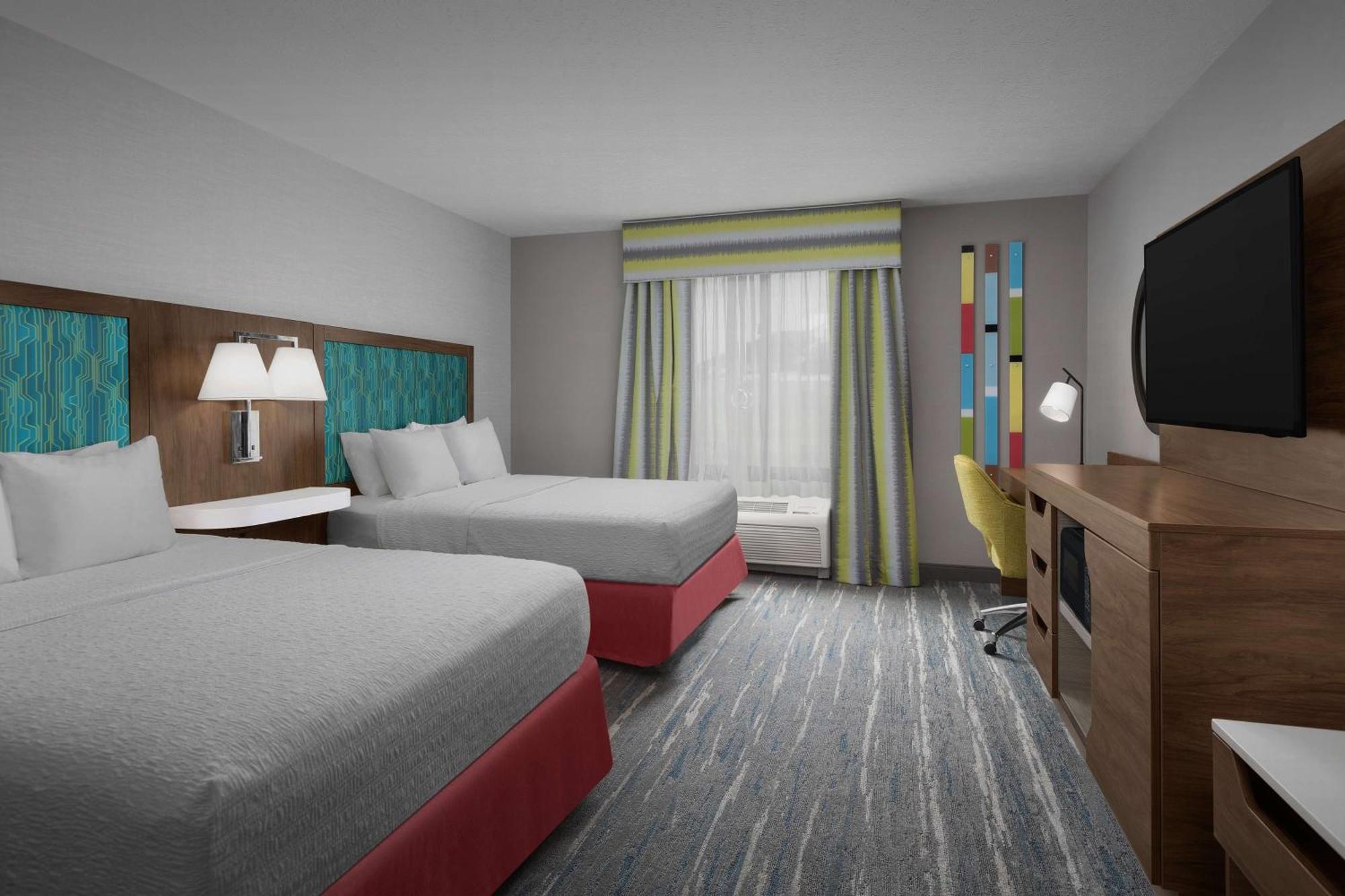 Hampton Inn Waterloo Bagian luar foto
