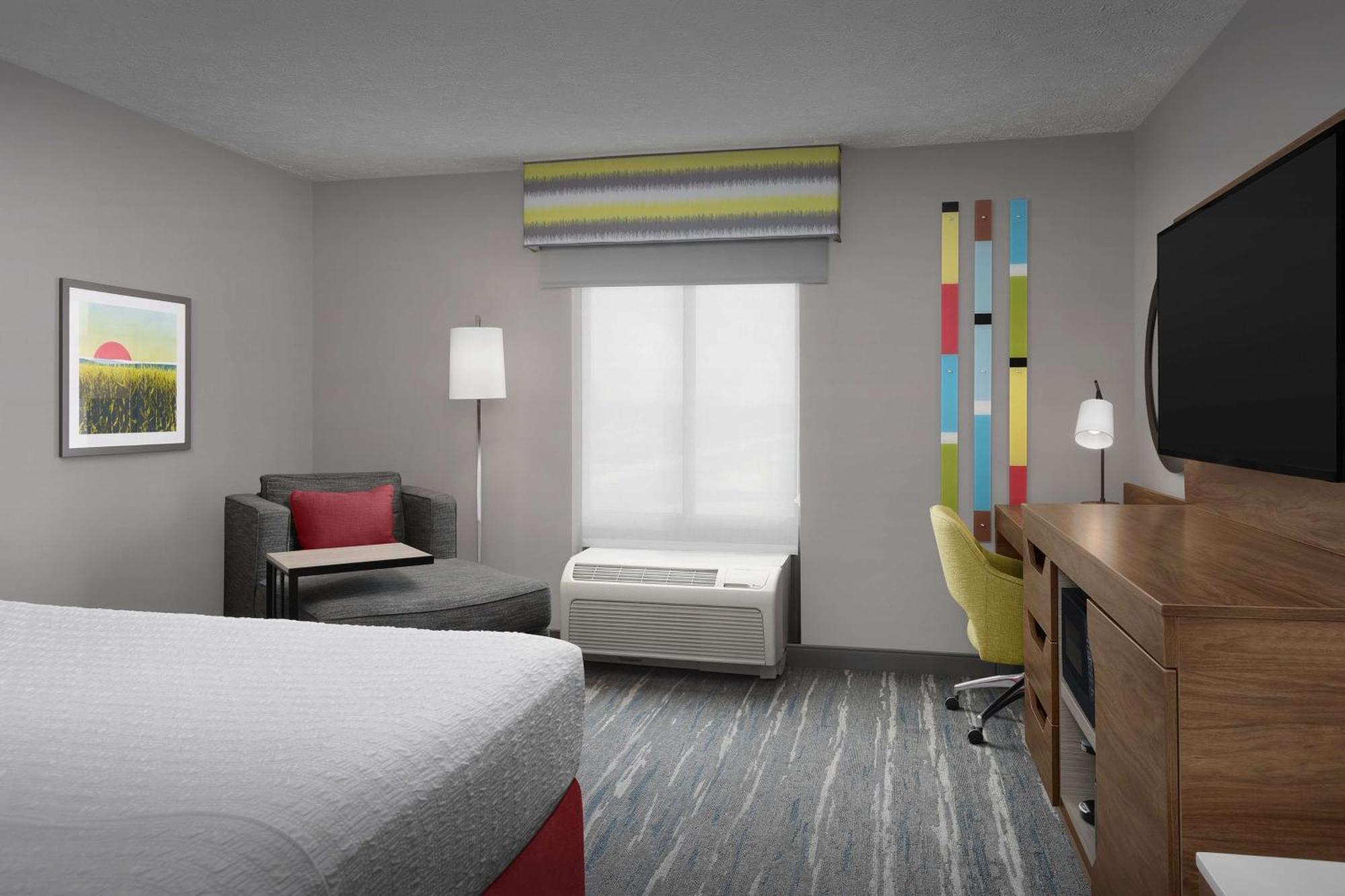 Hampton Inn Waterloo Bagian luar foto