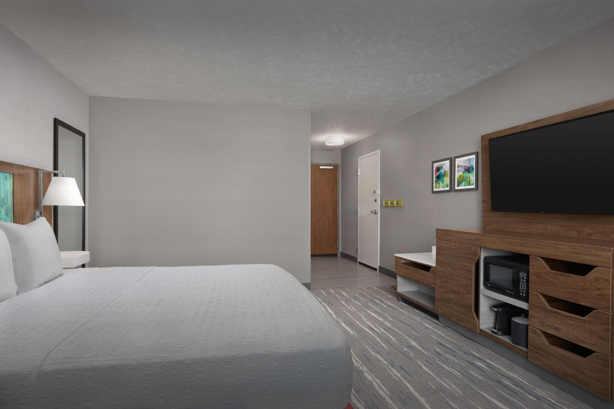 Hampton Inn Waterloo Bagian luar foto