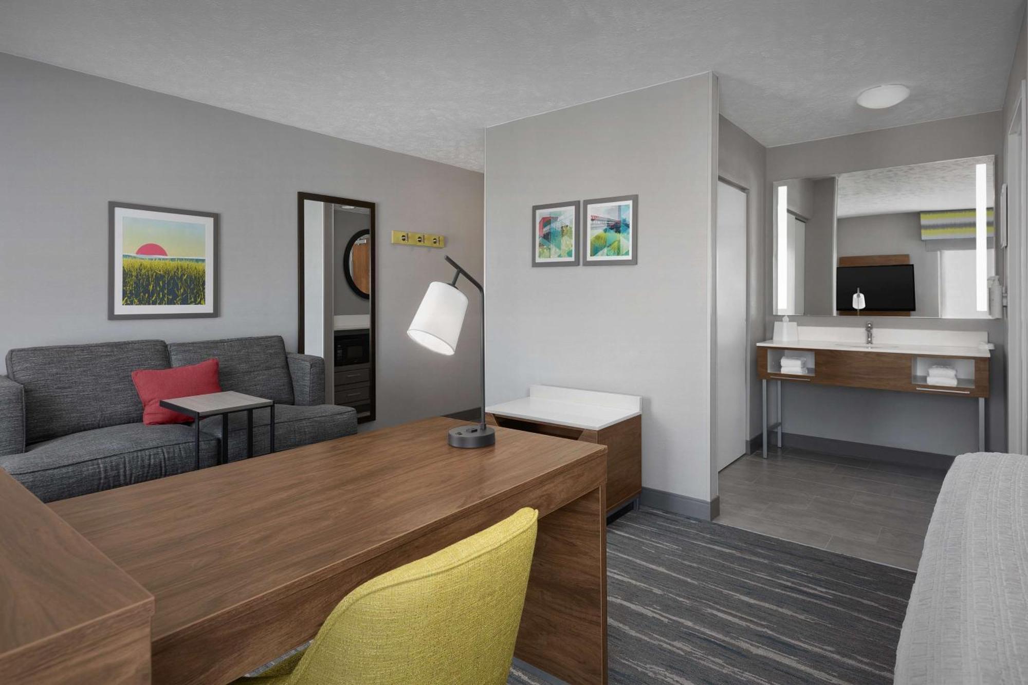 Hampton Inn Waterloo Bagian luar foto