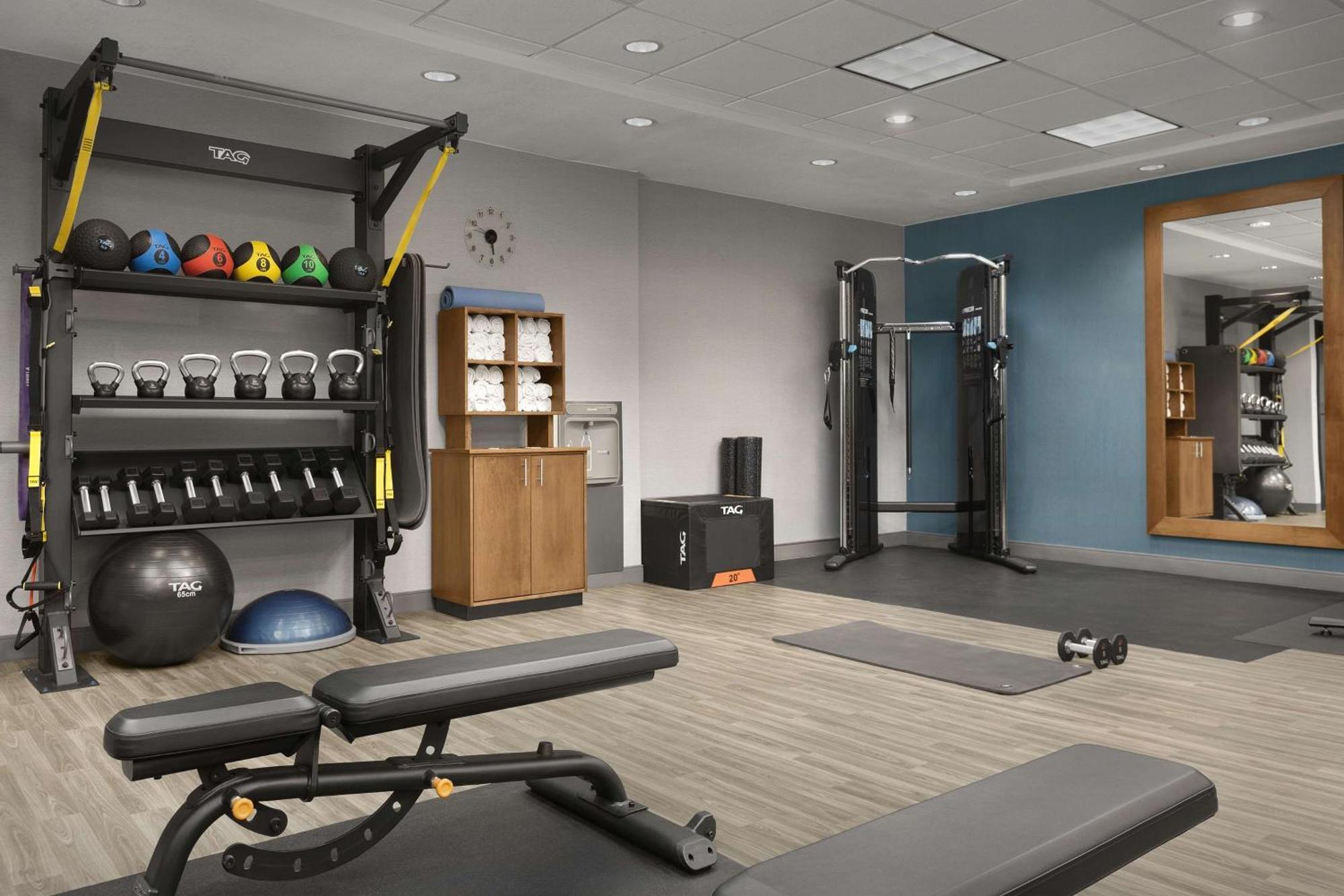 Hampton Inn Waterloo Bagian luar foto