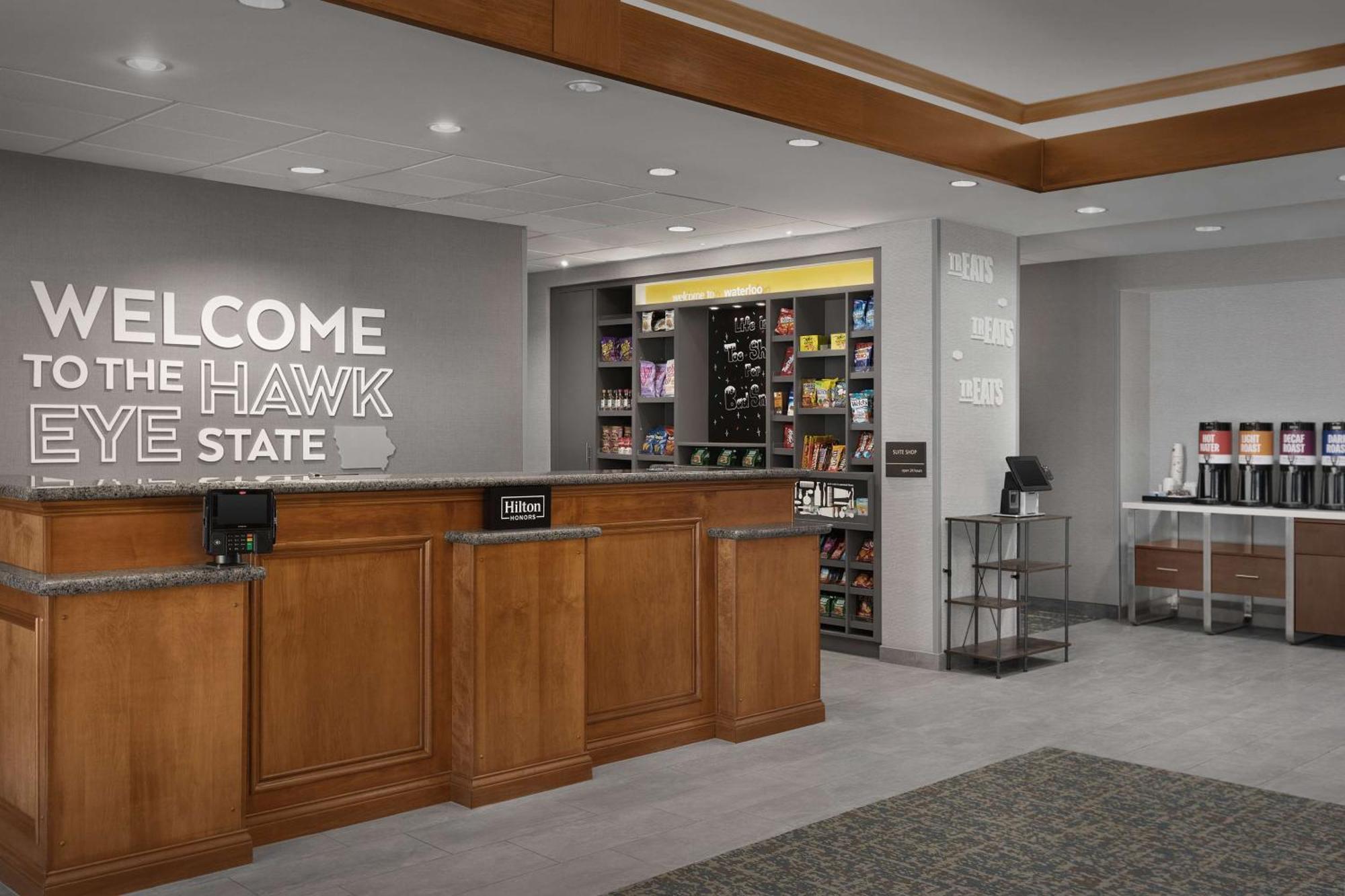 Hampton Inn Waterloo Bagian luar foto