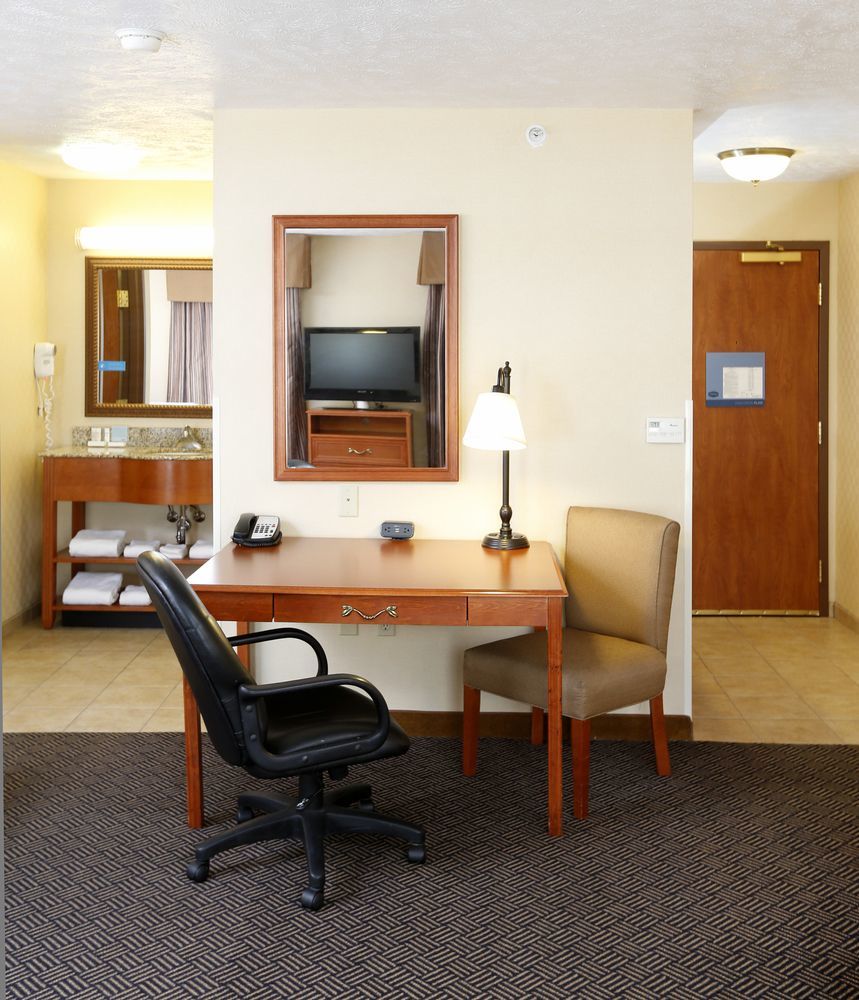 Hampton Inn Waterloo Bagian luar foto