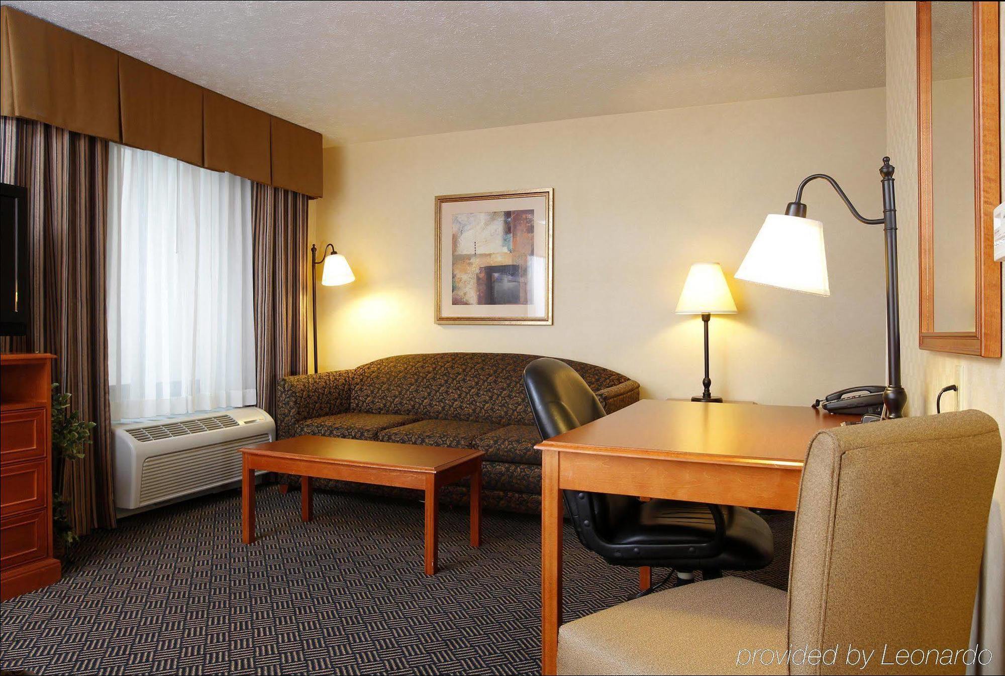 Hampton Inn Waterloo Bagian luar foto