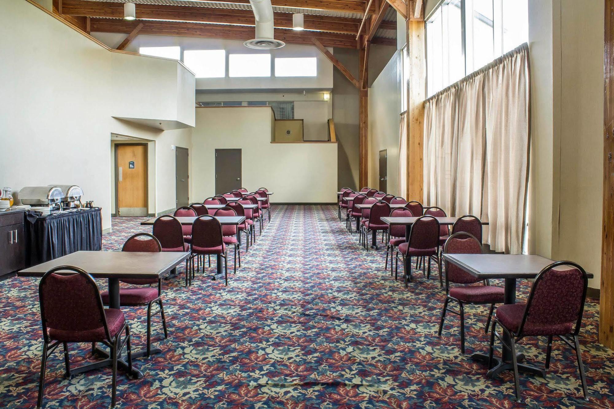 Hampton Inn Waterloo Bagian luar foto